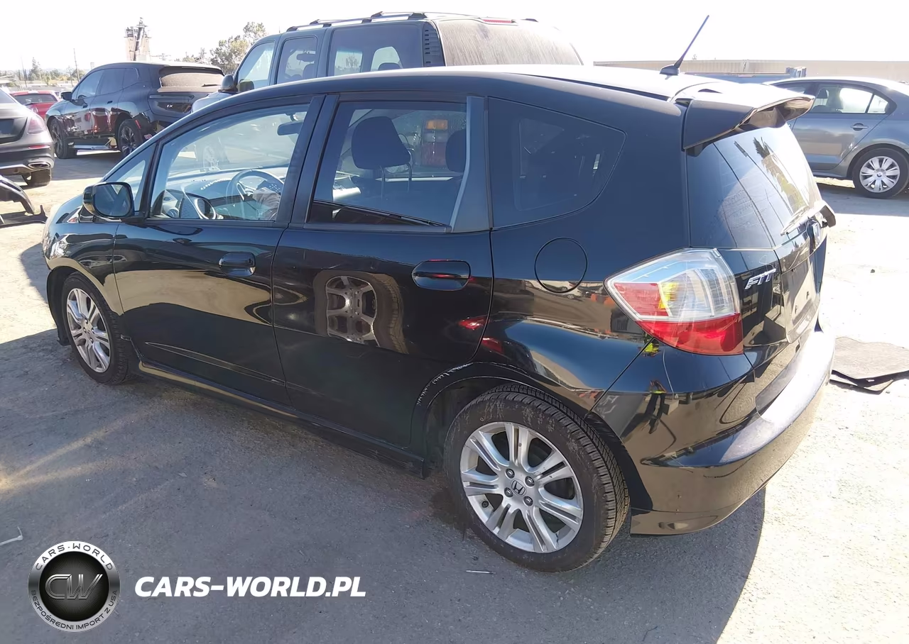 2011 Honda Fit Sport VIN:JHMGE8H52BC004579 - 3