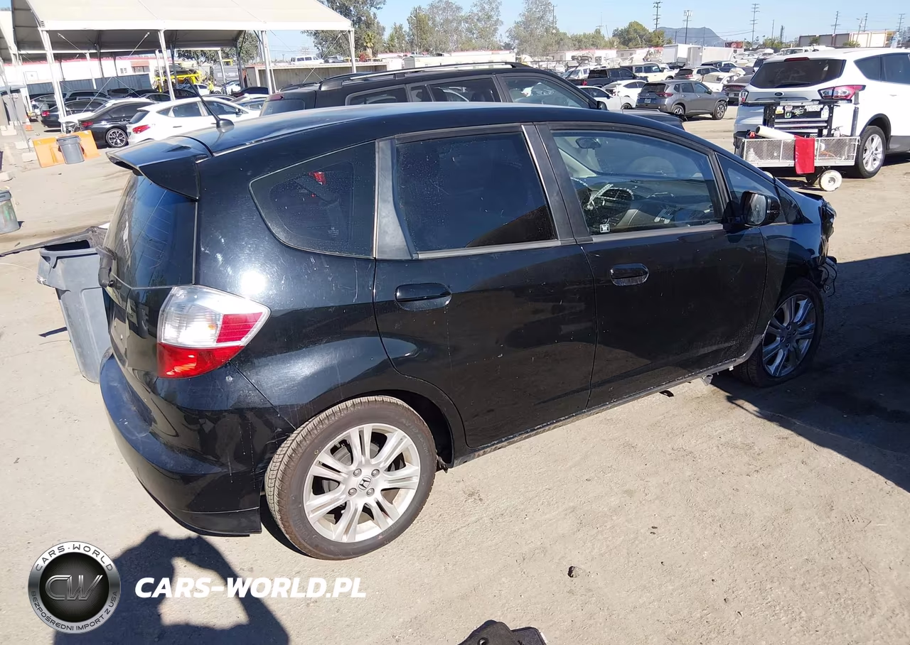 2011 Honda Fit Sport VIN:JHMGE8H52BC004579 - 4