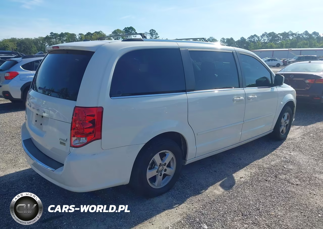 2011 Dodge Grand Caravan Crew VIN:2D4RN5DG1BR689703 - 4