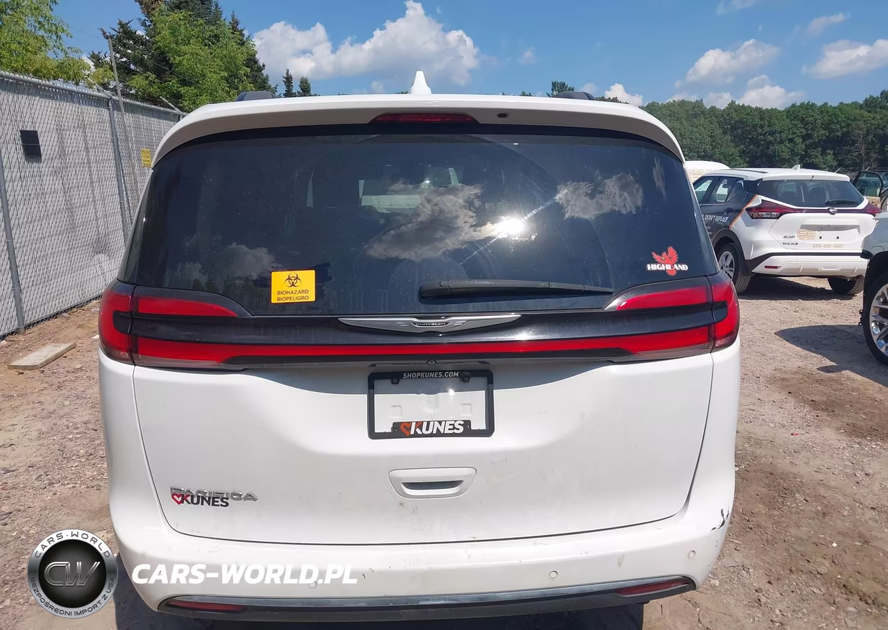 2022 Chrysler Pacifica Touring L VIN:2C4RC1BG7NR141322 - 17