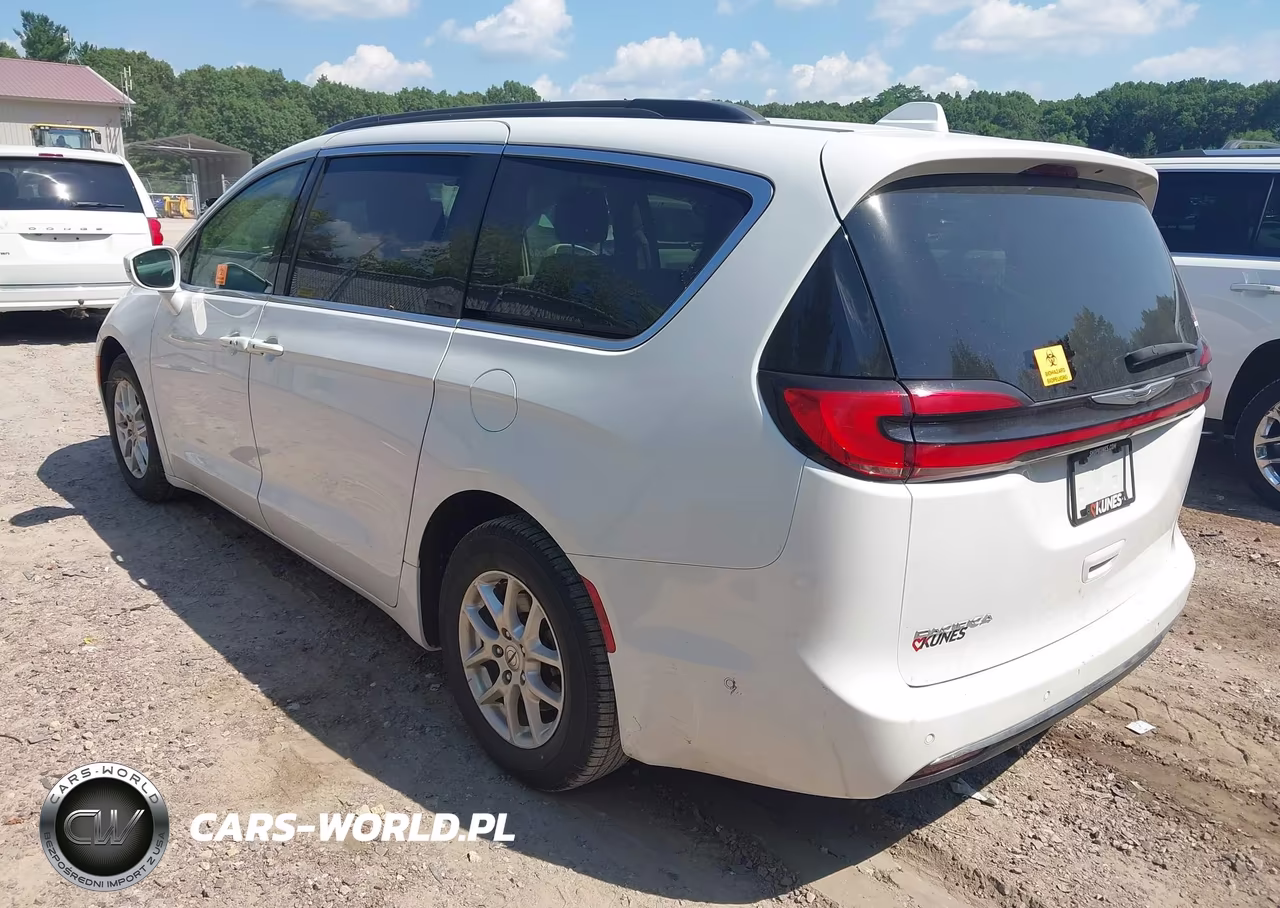 2022 Chrysler Pacifica Touring L VIN:2C4RC1BG7NR141322 - 3