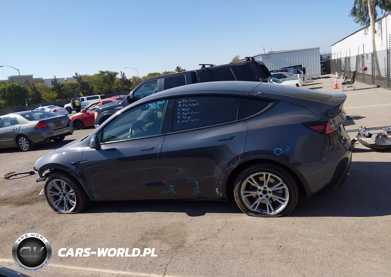 2021 Tesla Model Y Long Range Dual Motor All-Wheel Drive VIN:5YJYGDEE7MF074565 - 15