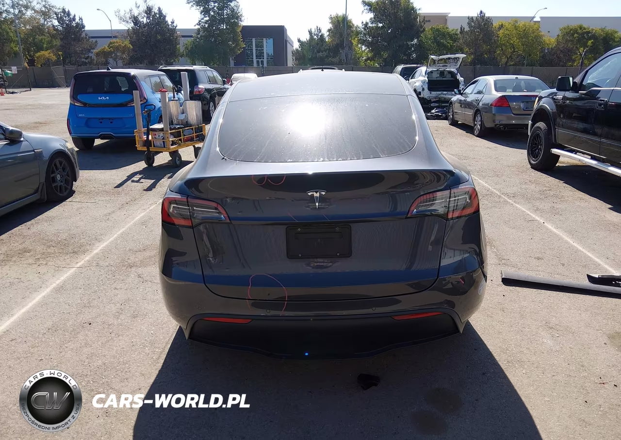 2021 Tesla Model Y Long Range Dual Motor All-Wheel Drive VIN:5YJYGDEE7MF074565 - 17