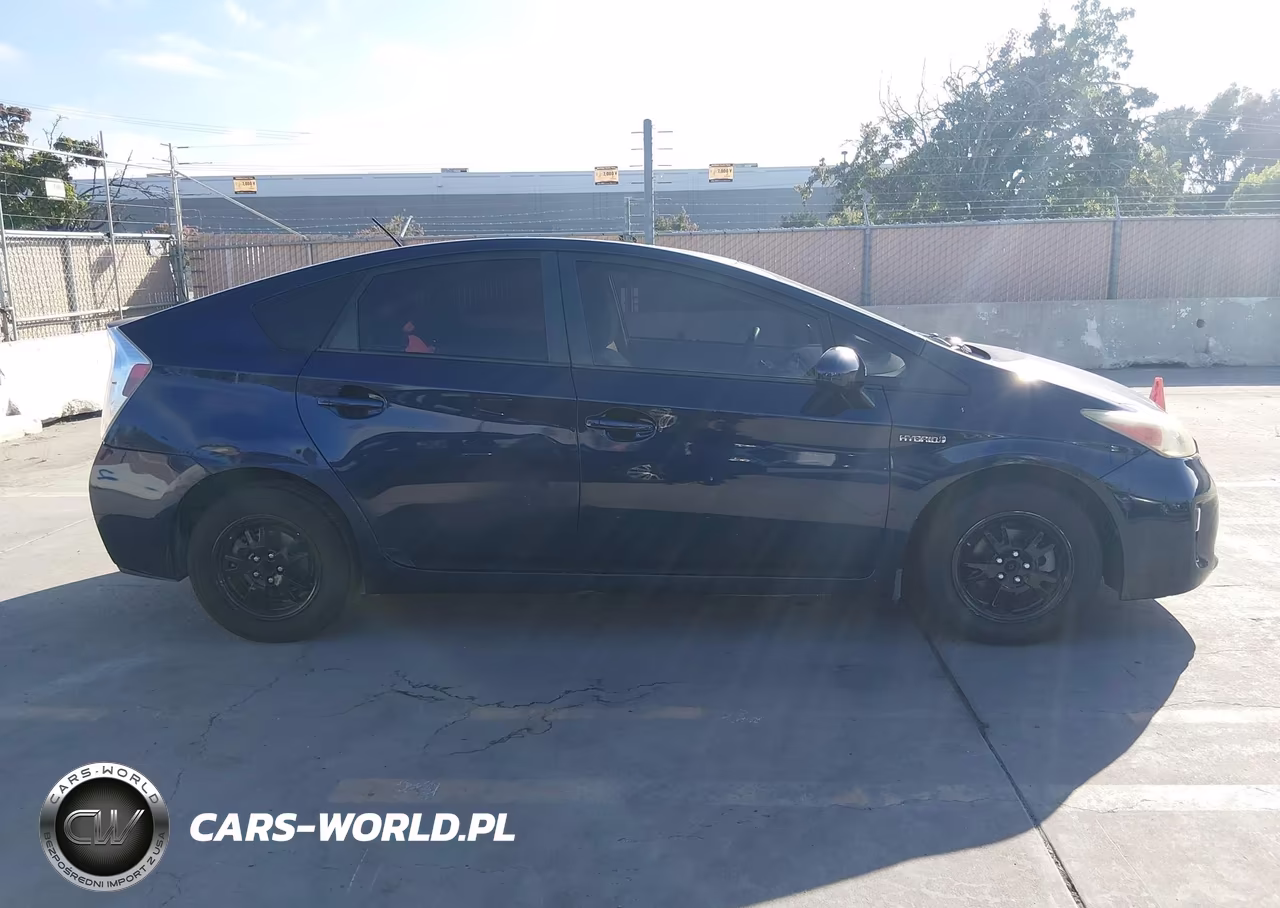 2012 Toyota Prius Two VIN:JTDKN3DU6C0333445 - 13