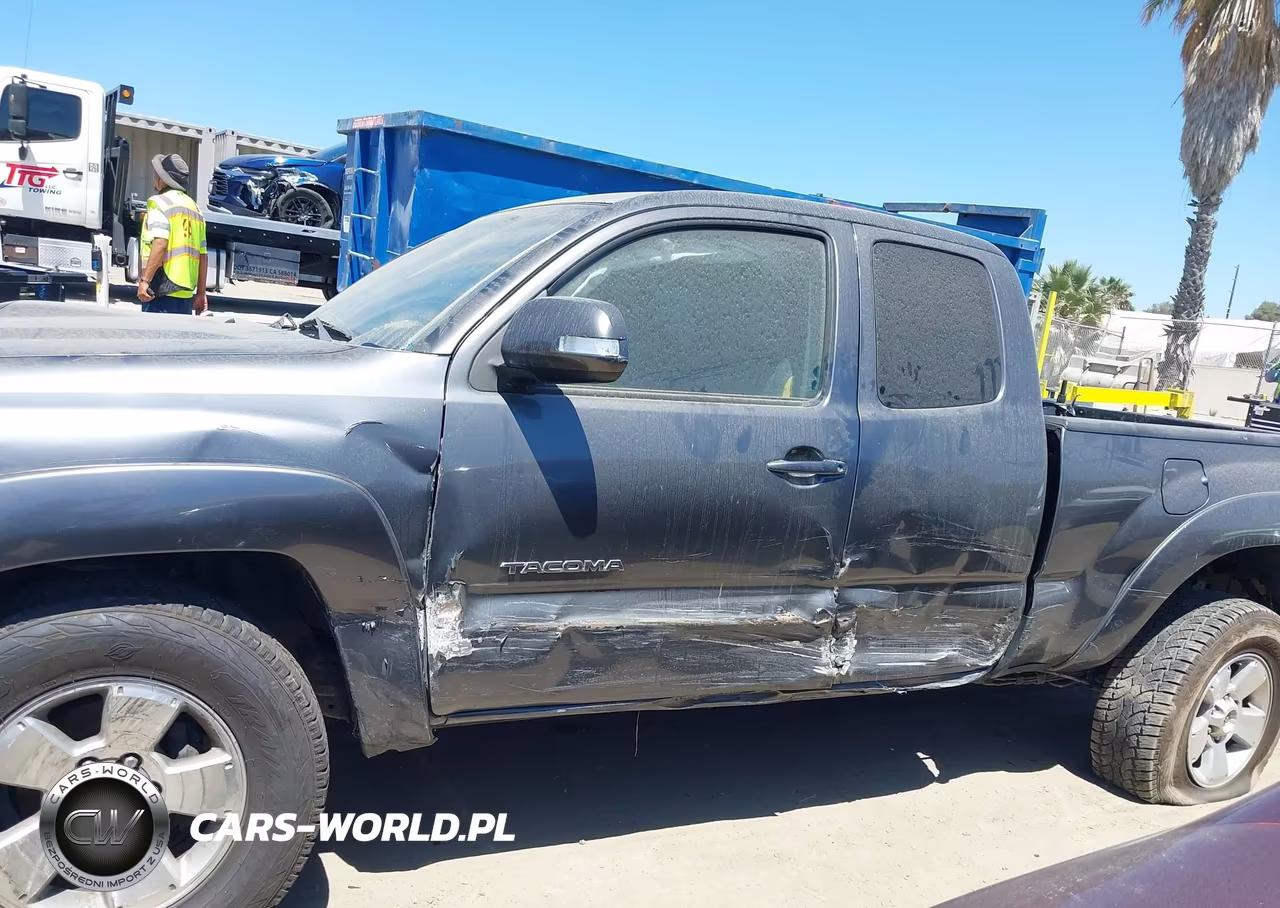 2015 Toyota Tacoma Prerunner V6 VIN:5TFTU4GN9FX067500 - 13
