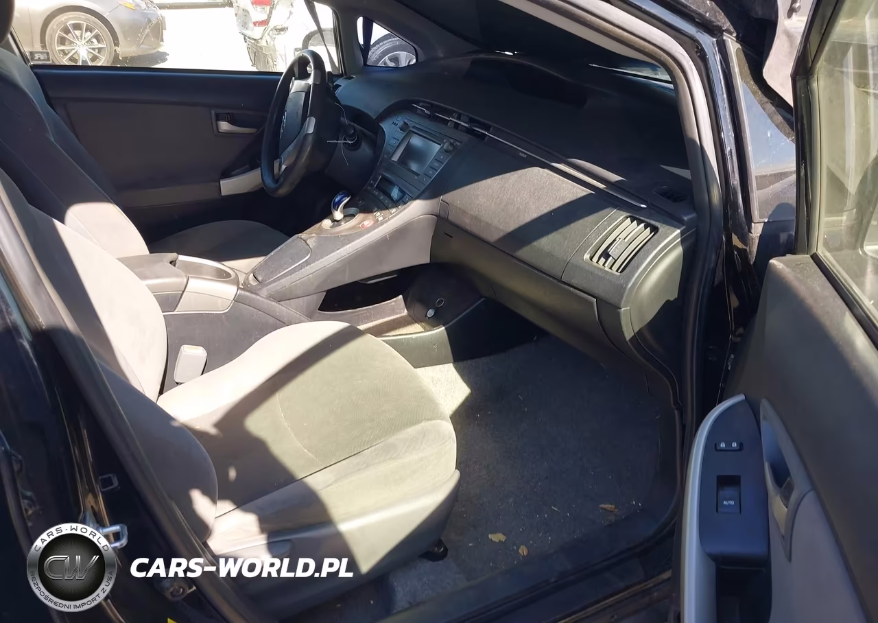 2014 Toyota Prius Two VIN:JTDKN3DU3E1758859 - 5
