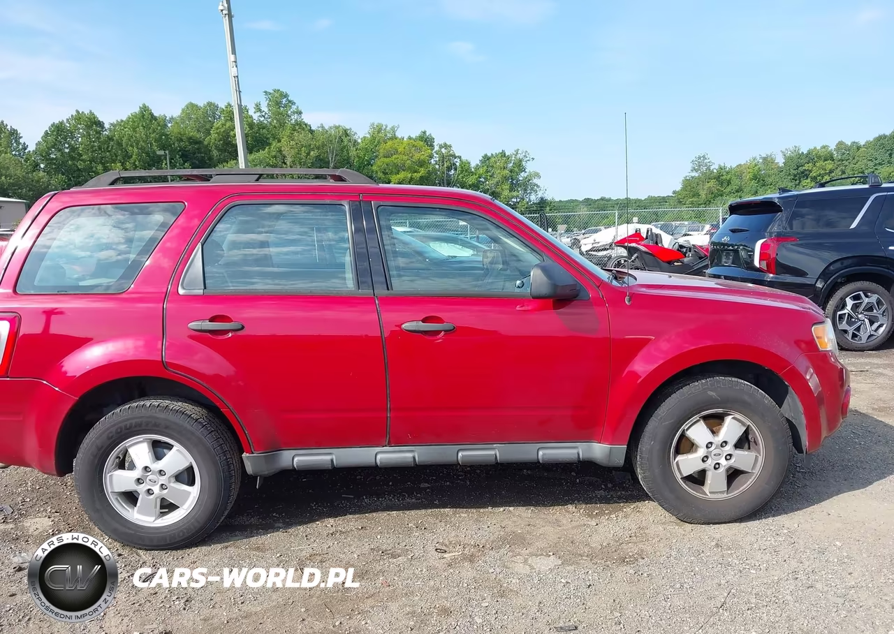 FORD ESCAPE VIN:1FMCU0C72AKD31173 - 13