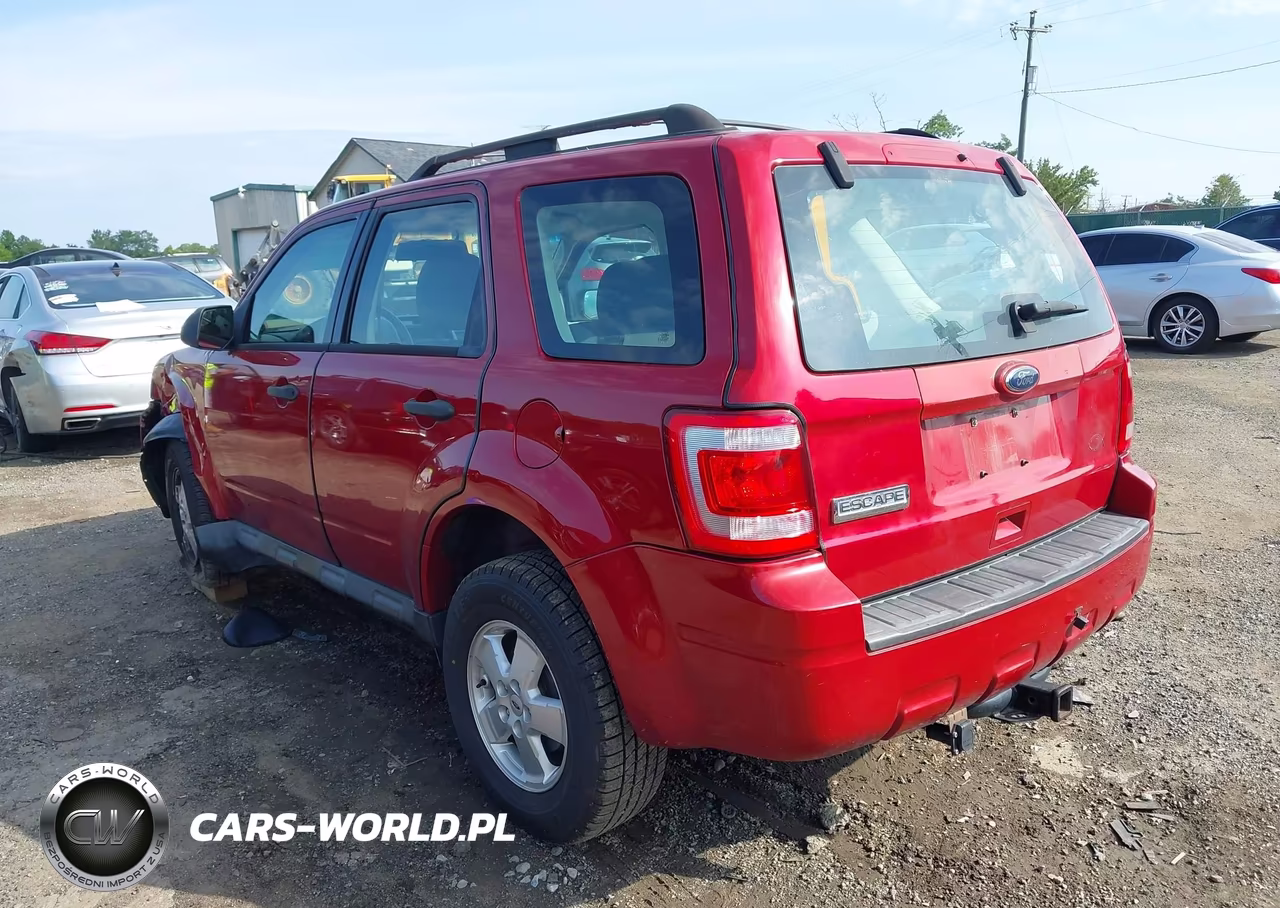 FORD ESCAPE VIN:1FMCU0C72AKD31173 - 3