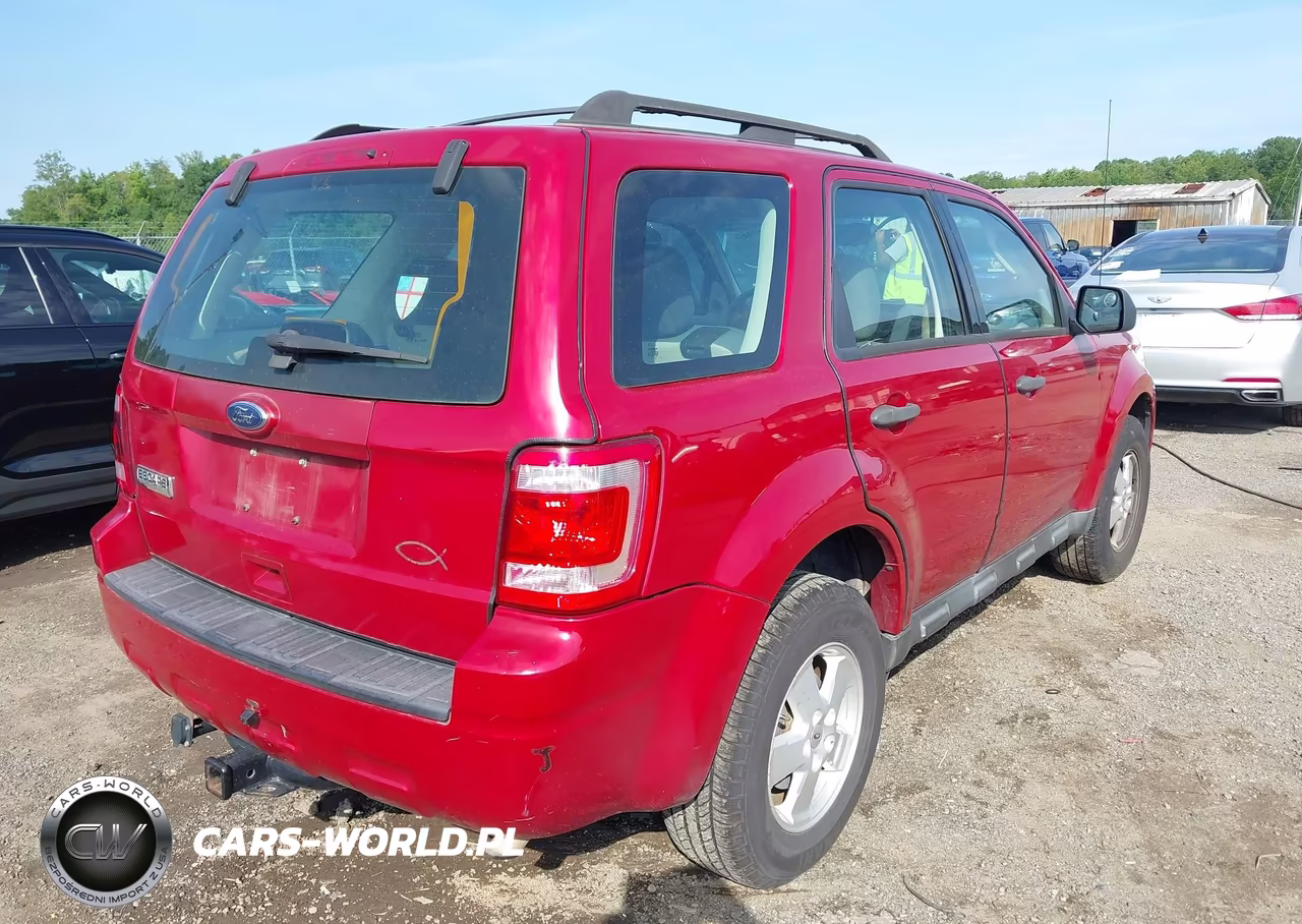 FORD ESCAPE VIN:1FMCU0C72AKD31173 - 4