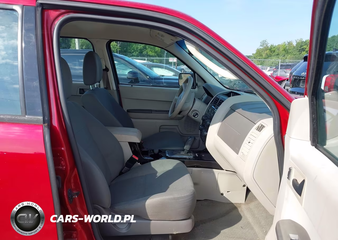 FORD ESCAPE VIN:1FMCU0C72AKD31173 - 5