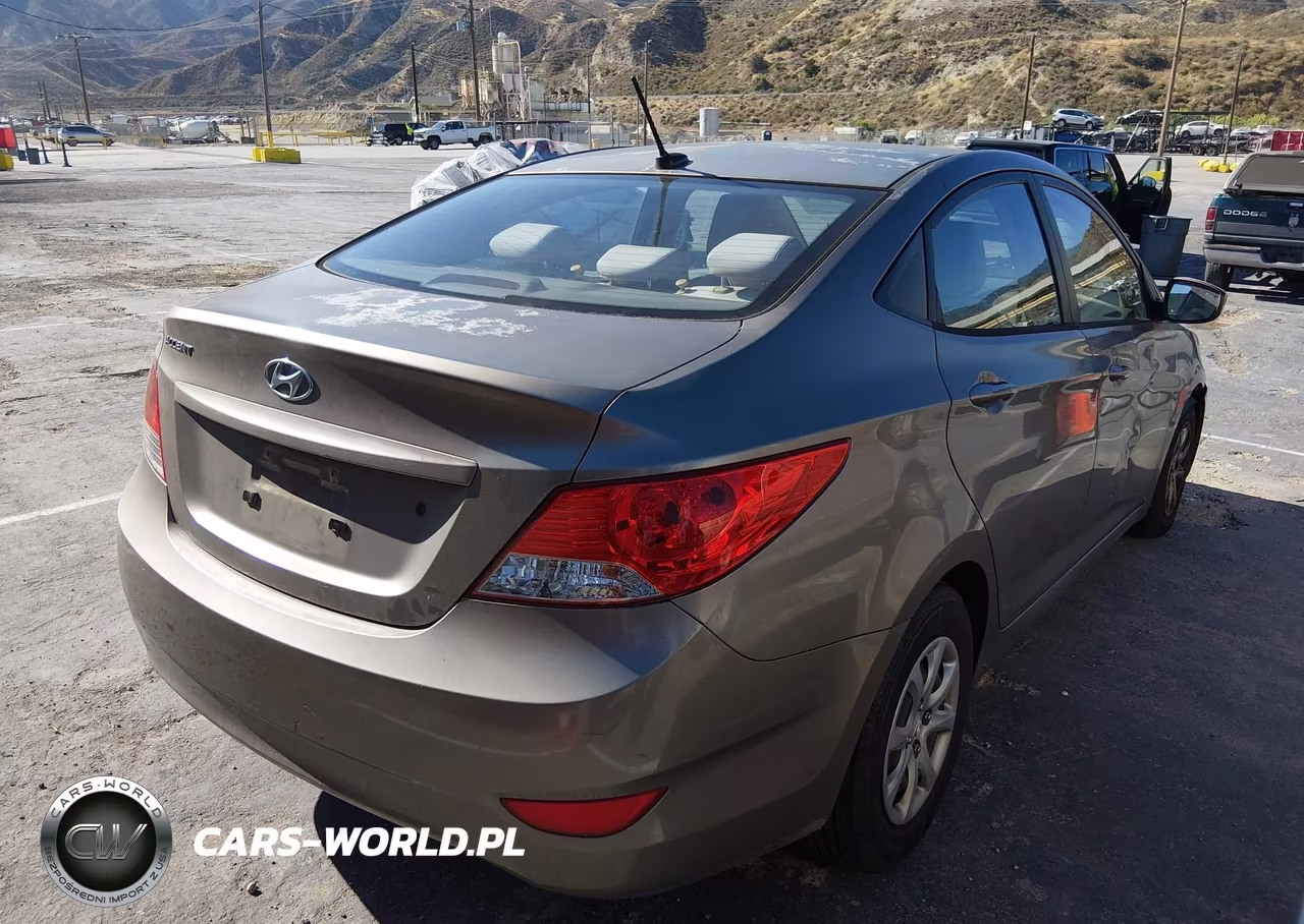 2013 Hyundai Accent Gls VIN:KMHCT4AE7DU521068 - 4