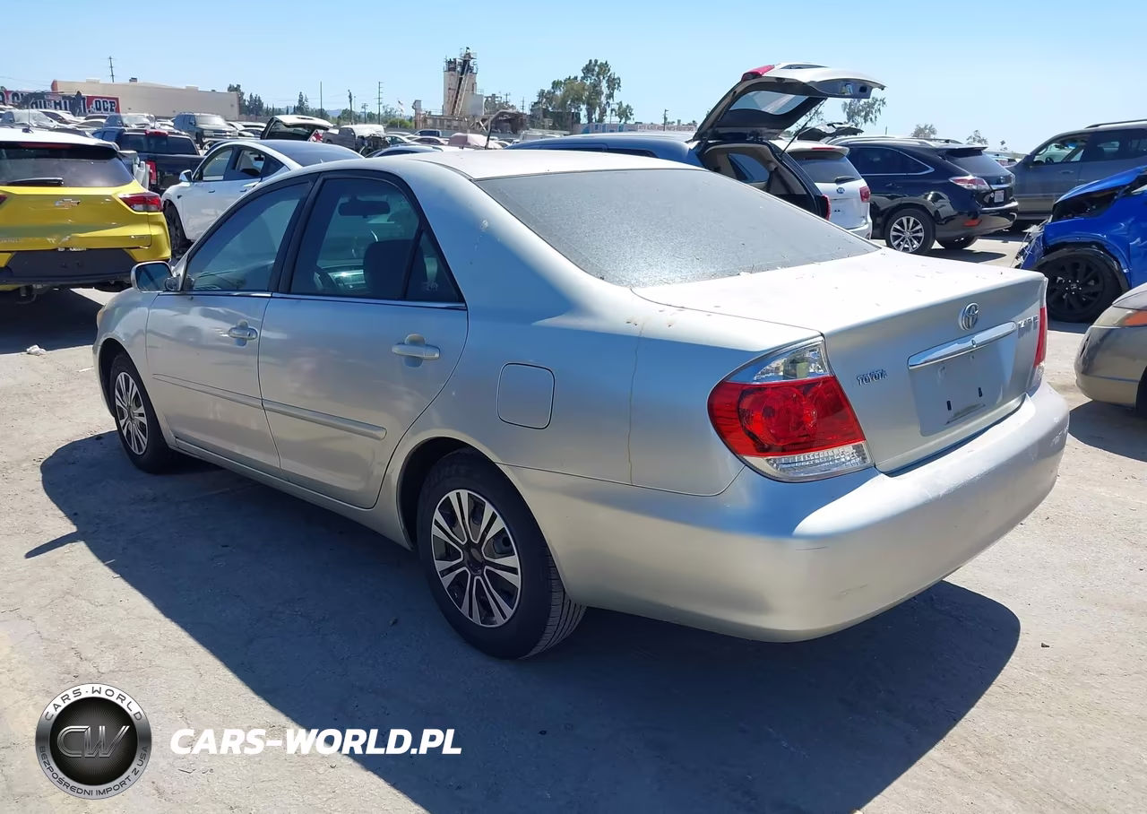 2005 Toyota Camry Le VIN:JTDBE32K153036702 - 3