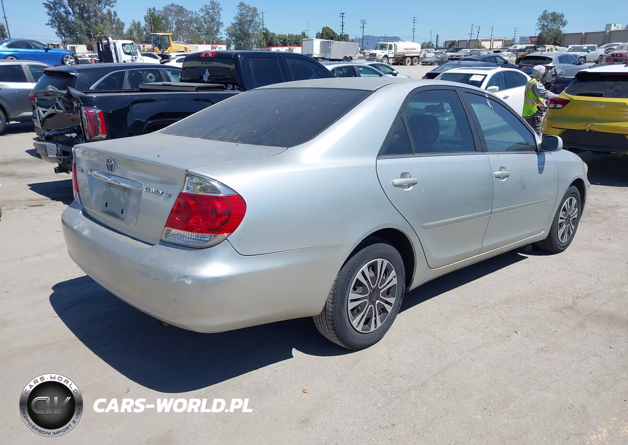 2005 Toyota Camry Le VIN:JTDBE32K153036702 - 4