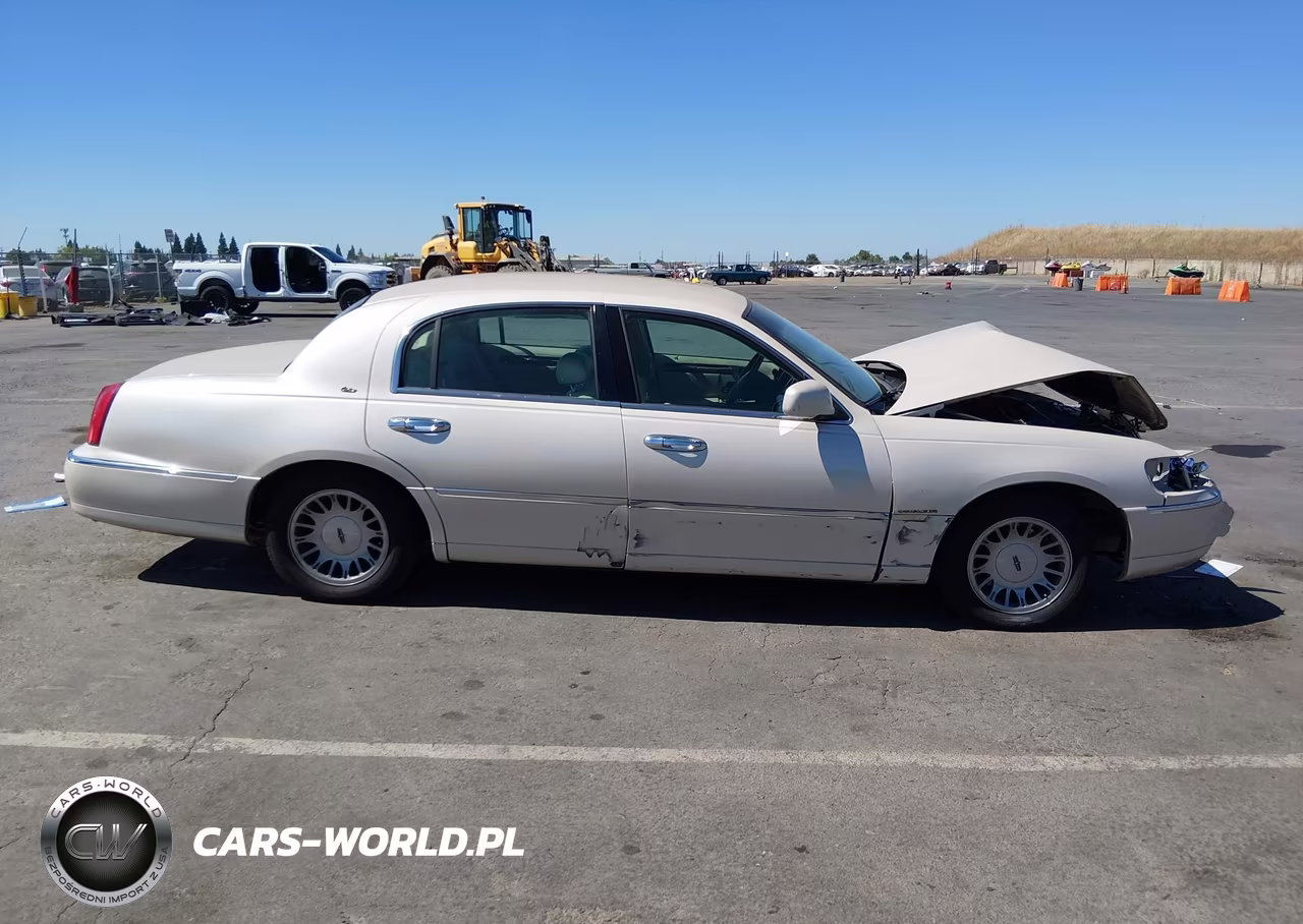 2001 Lincoln Town Car Cartier VIN:1LNHM83W41Y609855 - 15