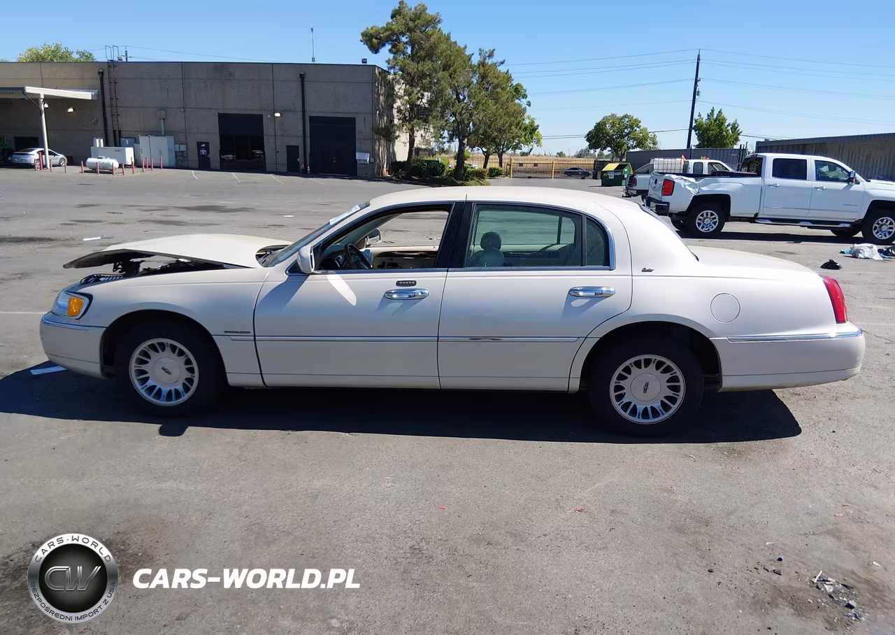2001 Lincoln Town Car Cartier VIN:1LNHM83W41Y609855 - 16