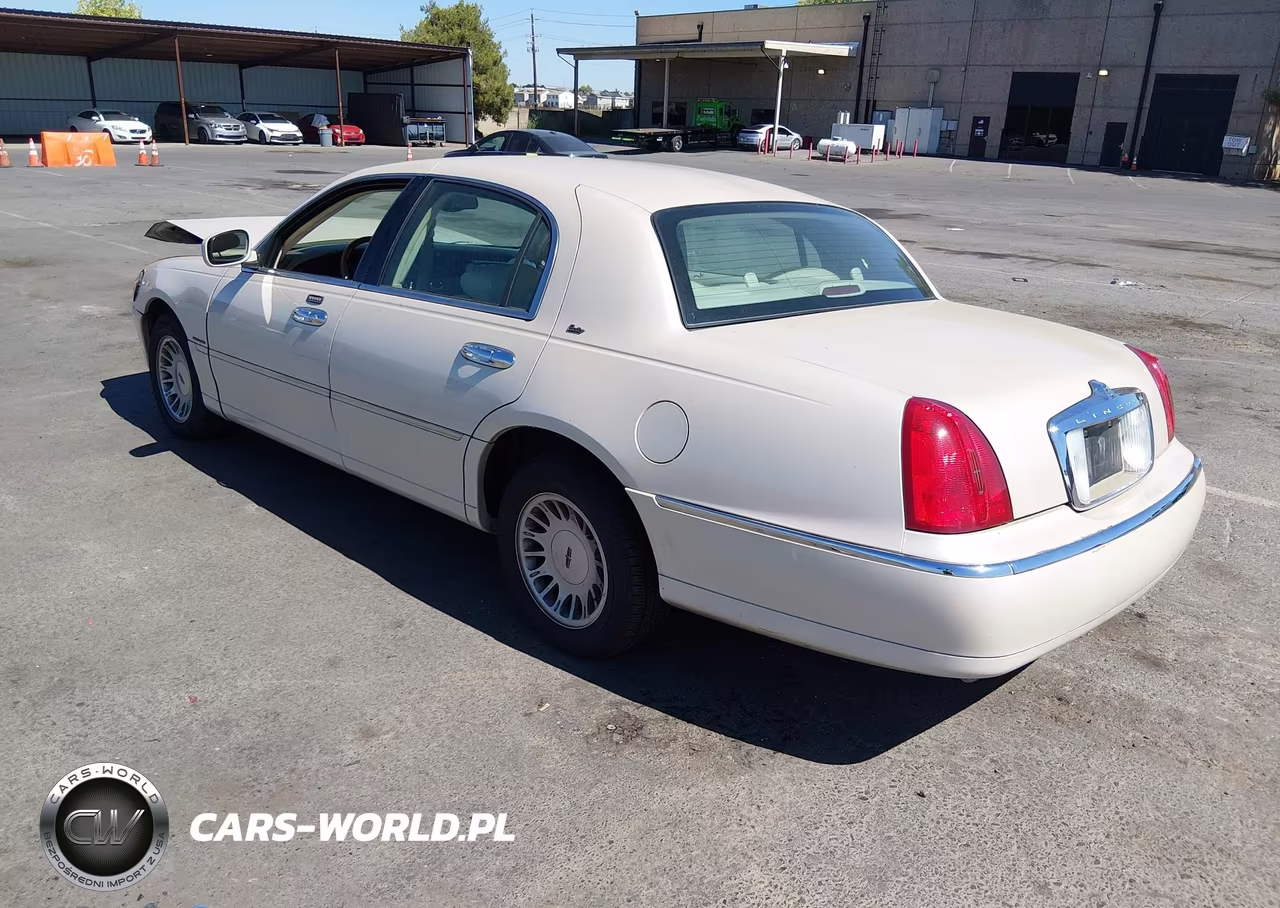 2001 Lincoln Town Car Cartier VIN:1LNHM83W41Y609855 - 3