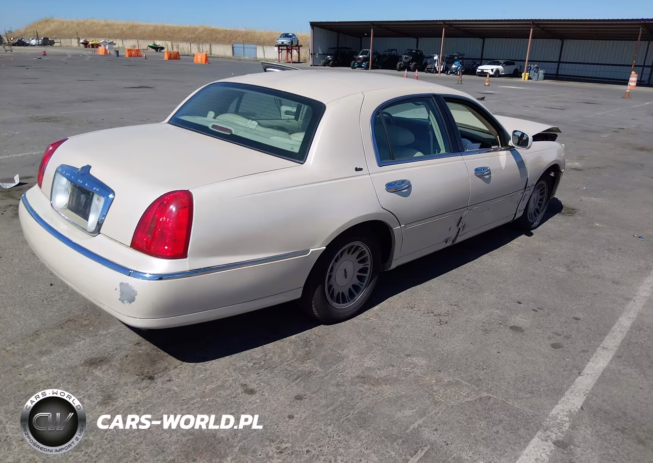2001 Lincoln Town Car Cartier VIN:1LNHM83W41Y609855 - 4
