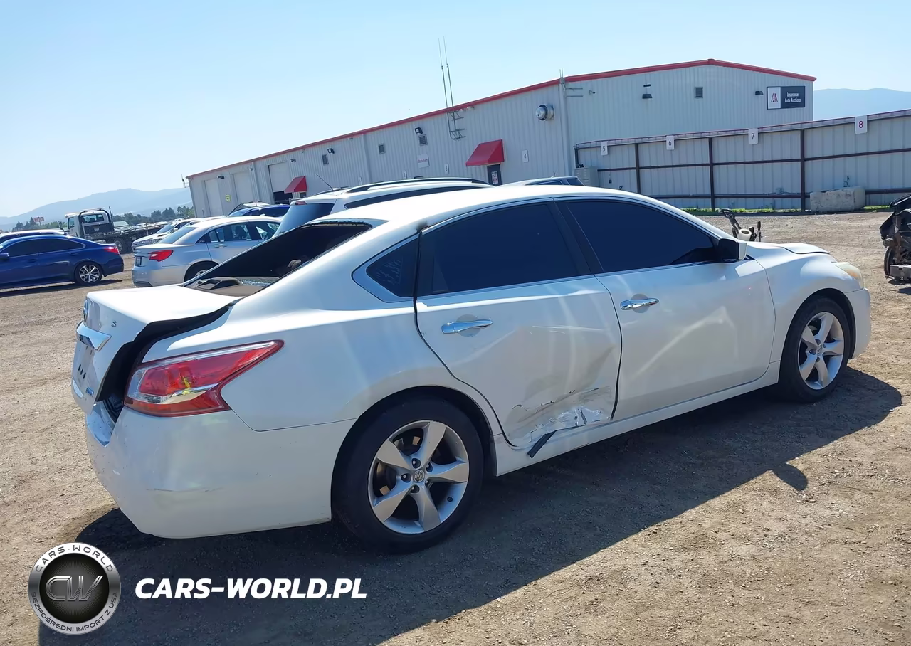 2013 Nissan Altima 2.5 S VIN:1N4AL3AP4DC257083 - 4
