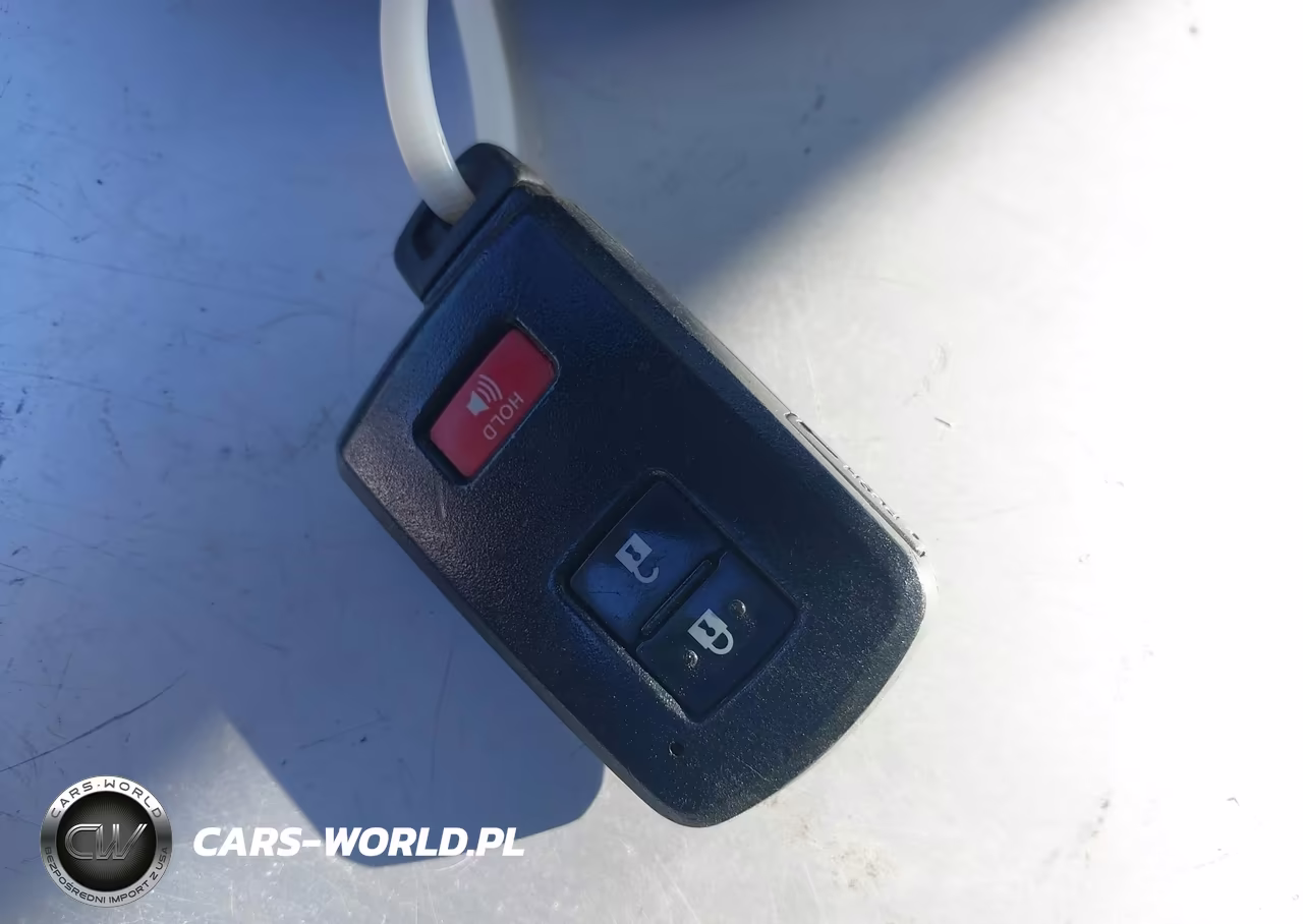 2013 Toyota Prius C Three VIN:JTDKDTB32D1529472 - 11