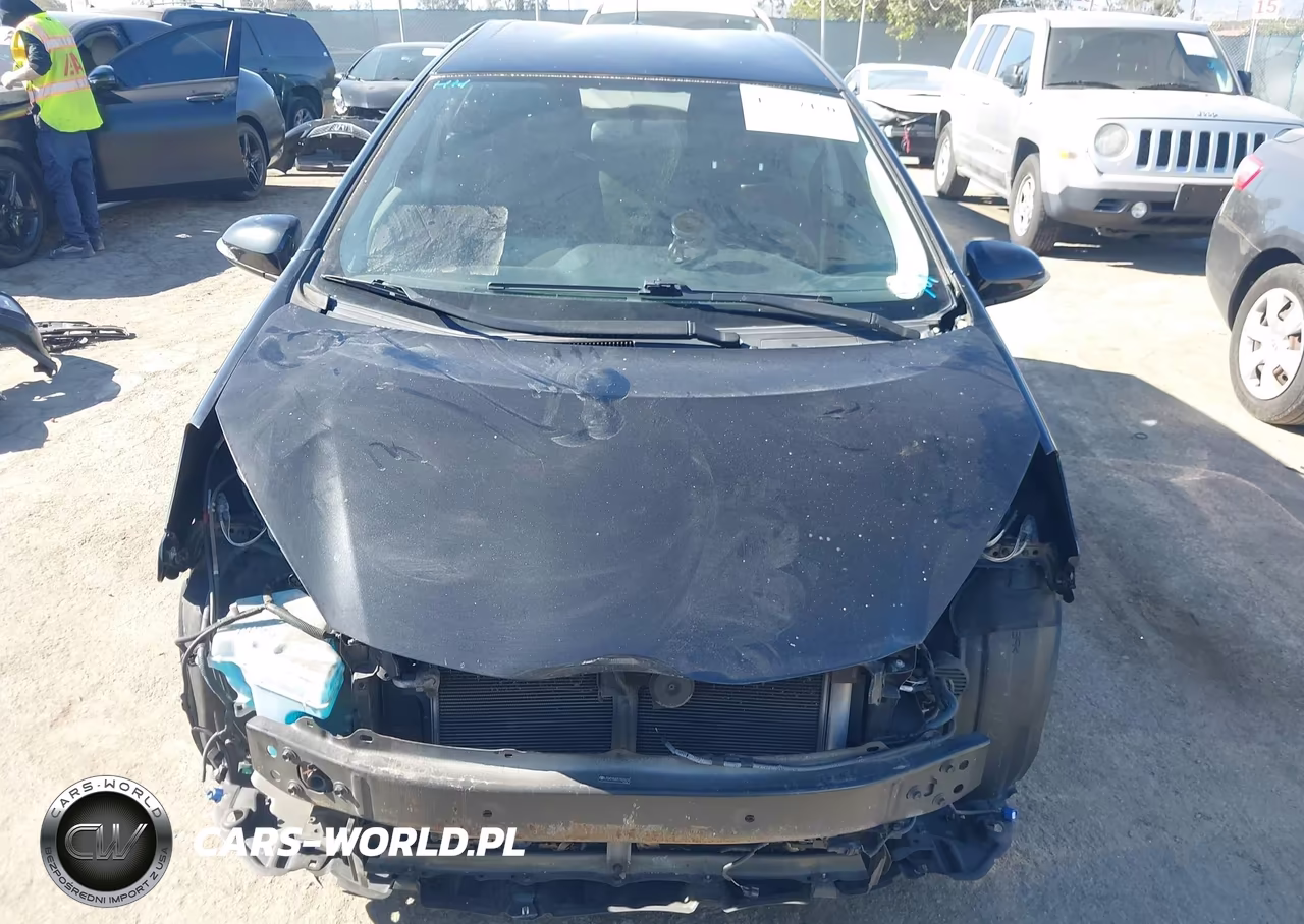 2013 Toyota Prius C Three VIN:JTDKDTB32D1529472 - 13