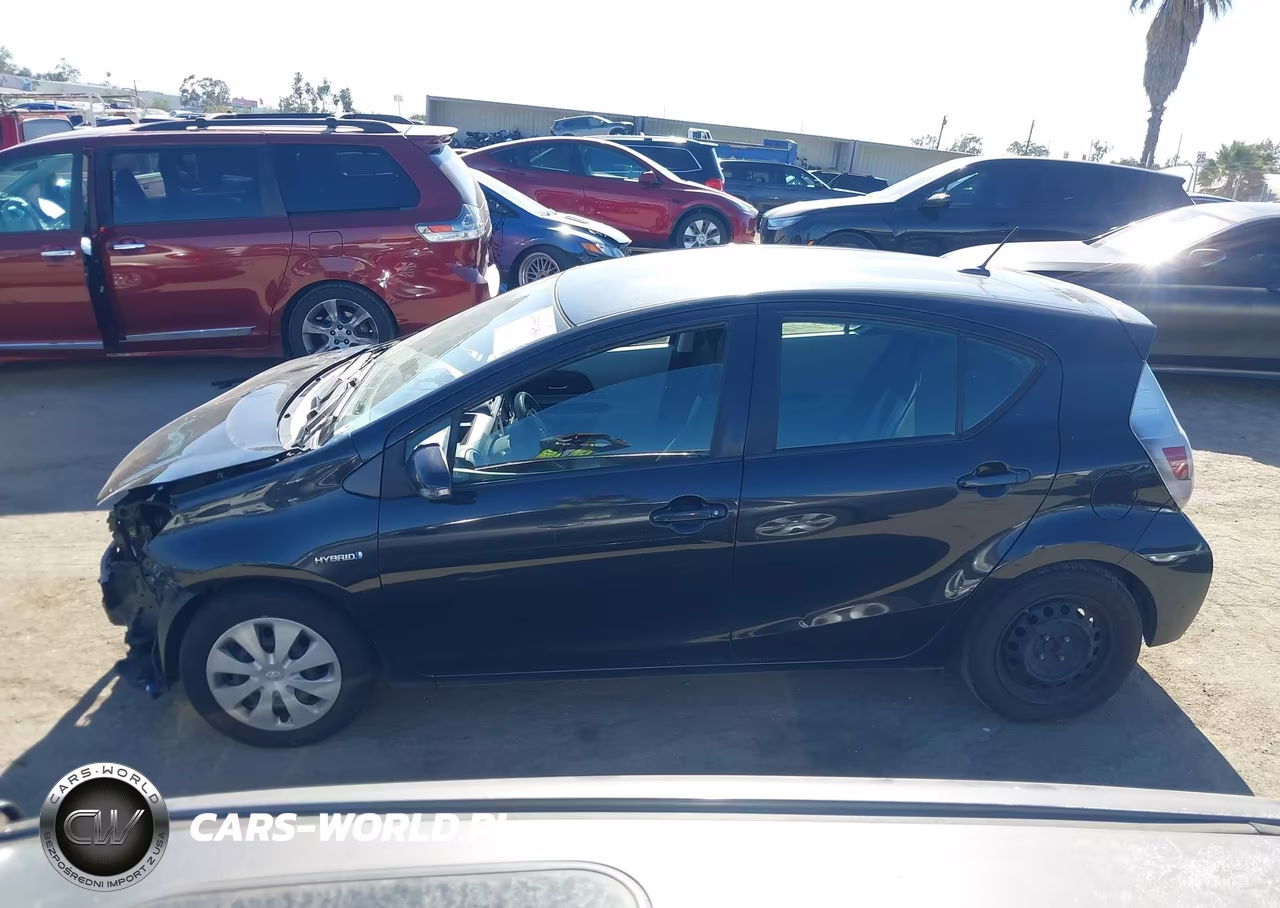 2013 Toyota Prius C Three VIN:JTDKDTB32D1529472 - 15