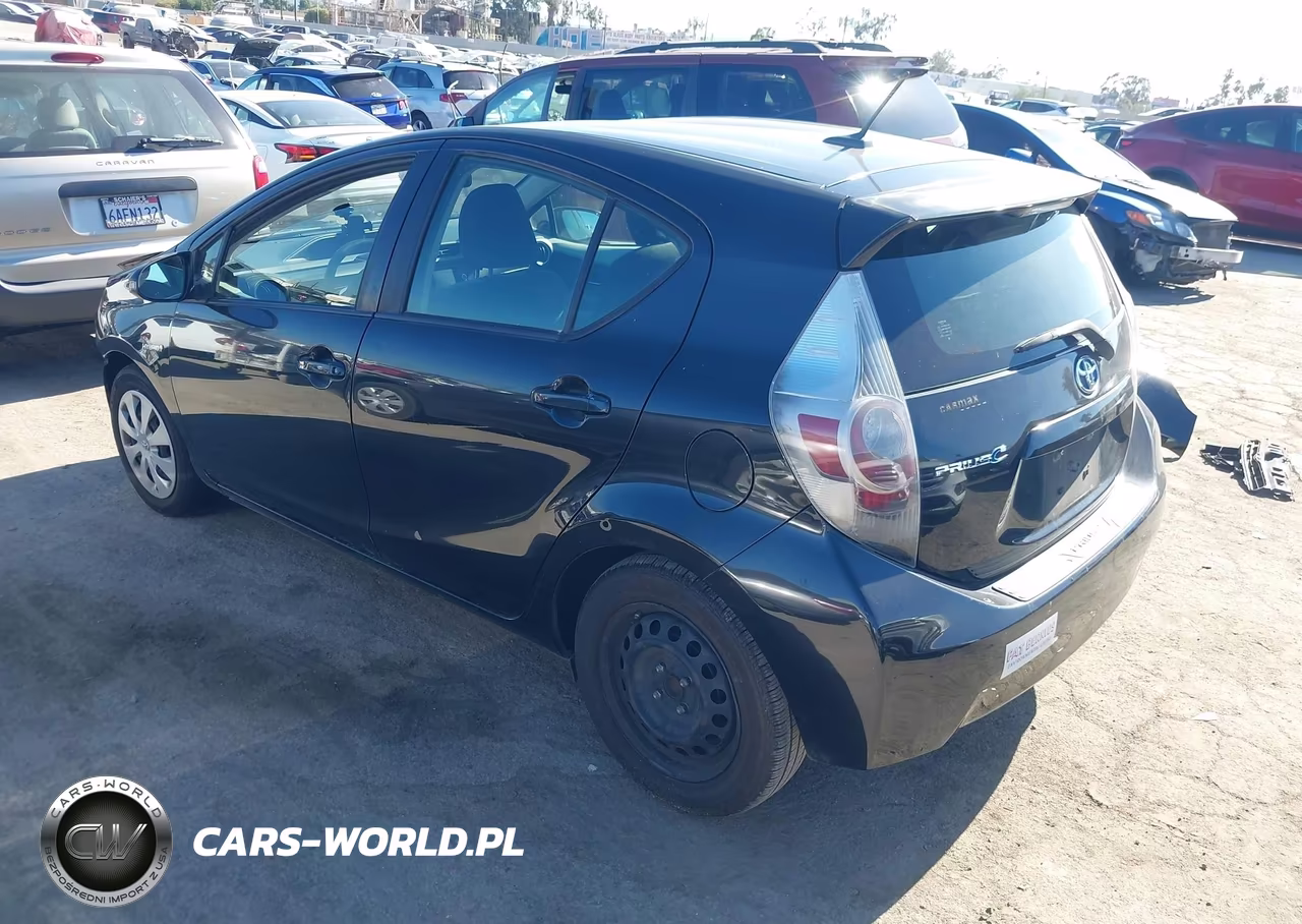 2013 Toyota Prius C Three VIN:JTDKDTB32D1529472 - 3
