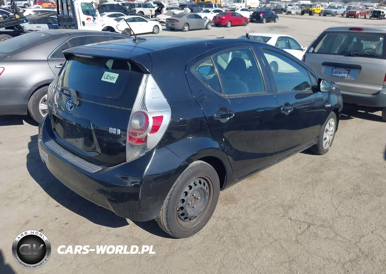 2013 Toyota Prius C Three VIN:JTDKDTB32D1529472 - 4