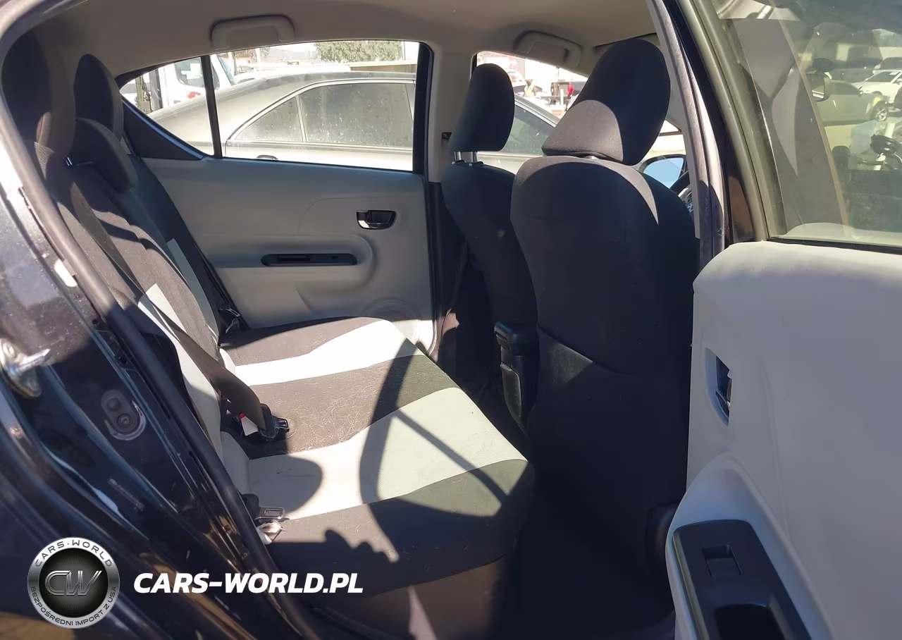 2013 Toyota Prius C Three VIN:JTDKDTB32D1529472 - 8