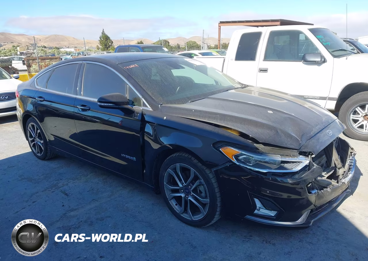 2019 Ford Fusion Hybrid Titanium – zdjęcie 1 z 16