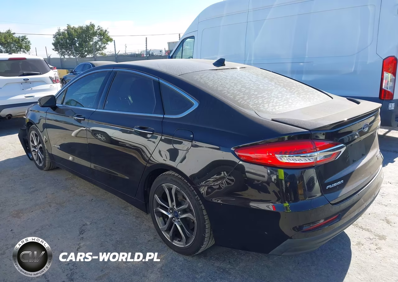 2019 Ford Fusion Hybrid Titanium VIN:3FA6P0RU4KR261300 - 3