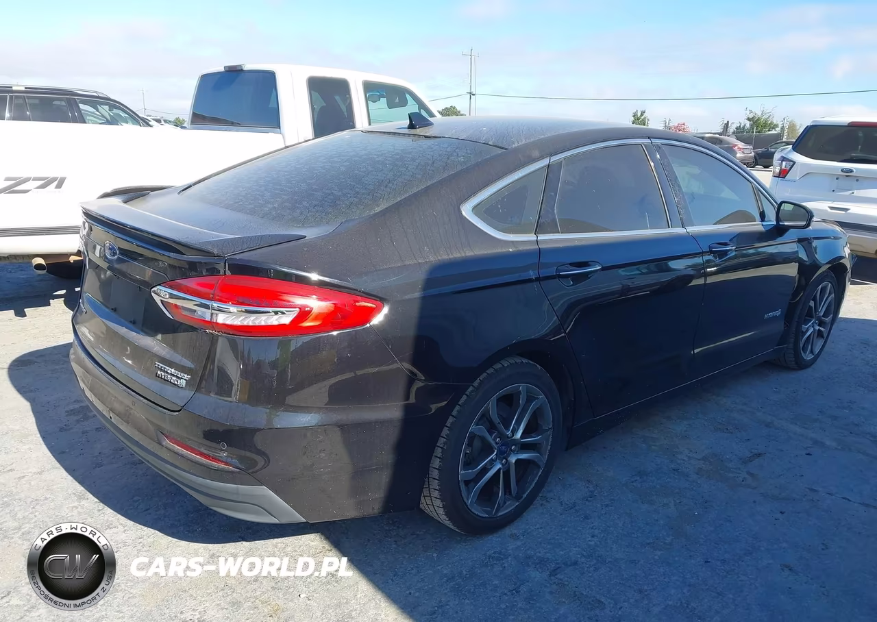 2019 Ford Fusion Hybrid Titanium VIN:3FA6P0RU4KR261300 - 4
