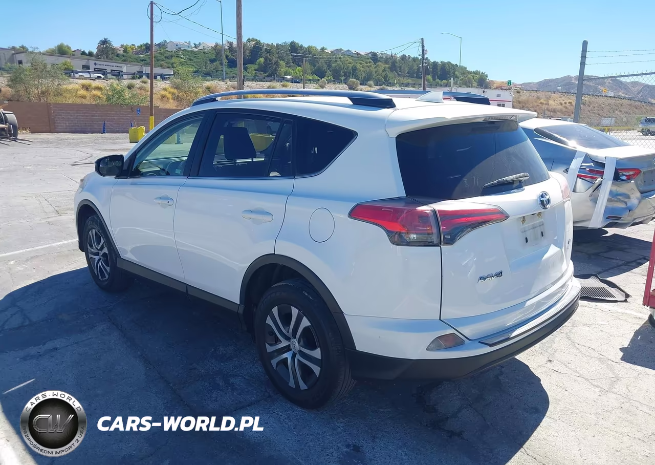2018 Toyota Rav4 Le VIN:JTMZFREV4JJ727734 - 3