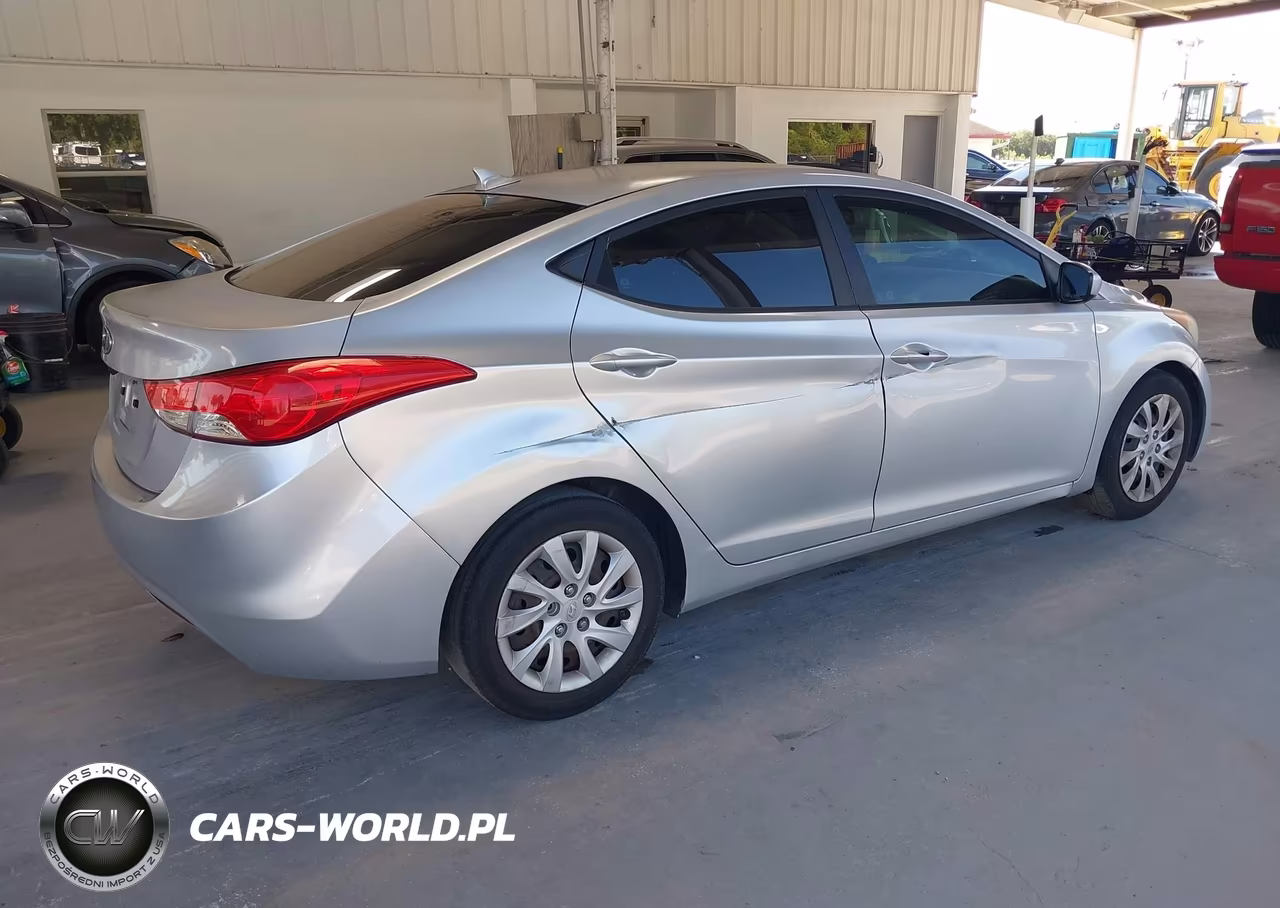 2011 Hyundai Elantra Gls VIN:5NPDH4AE4BH029812 - 4