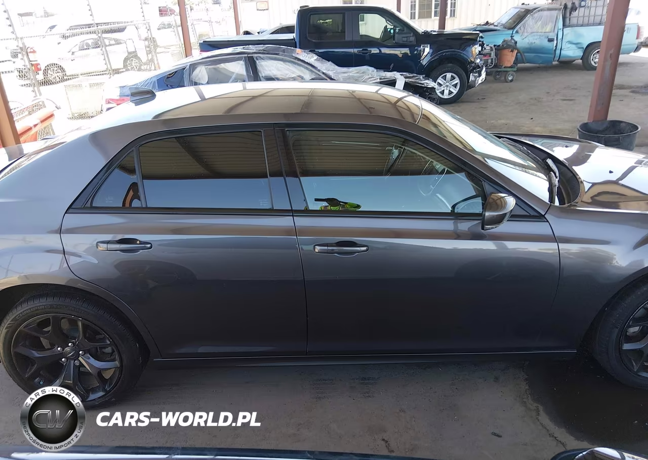 2022 Chrysler 300 Touring L VIN:2C3CCADG7NH214427 - 13