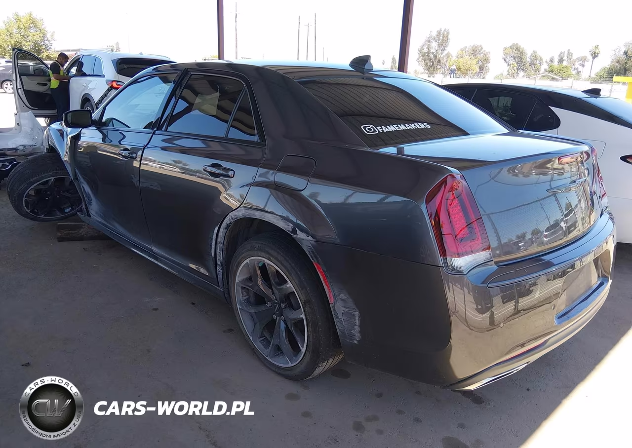 2022 Chrysler 300 Touring L VIN:2C3CCADG7NH214427 - 3