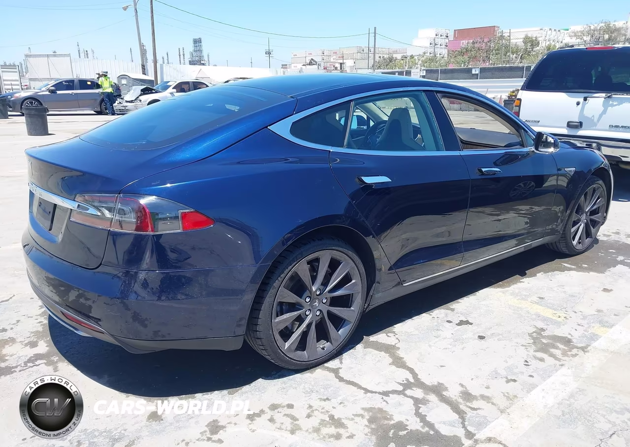 2013 Tesla Model S VIN:5YJSA1CN8DFP28983 - 4