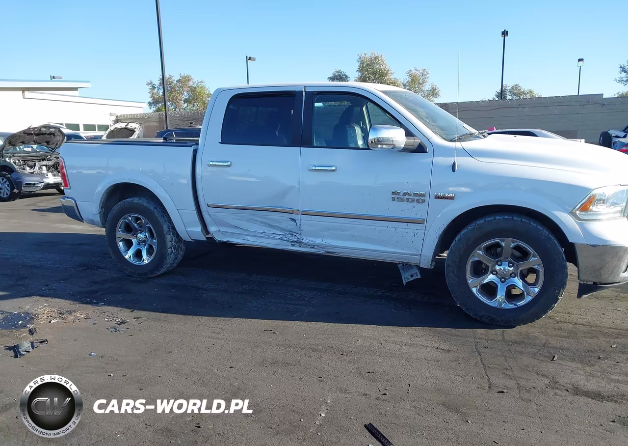 2015 Ram 1500 Laramie VIN:1C6RR7NT8FS602495 - 6