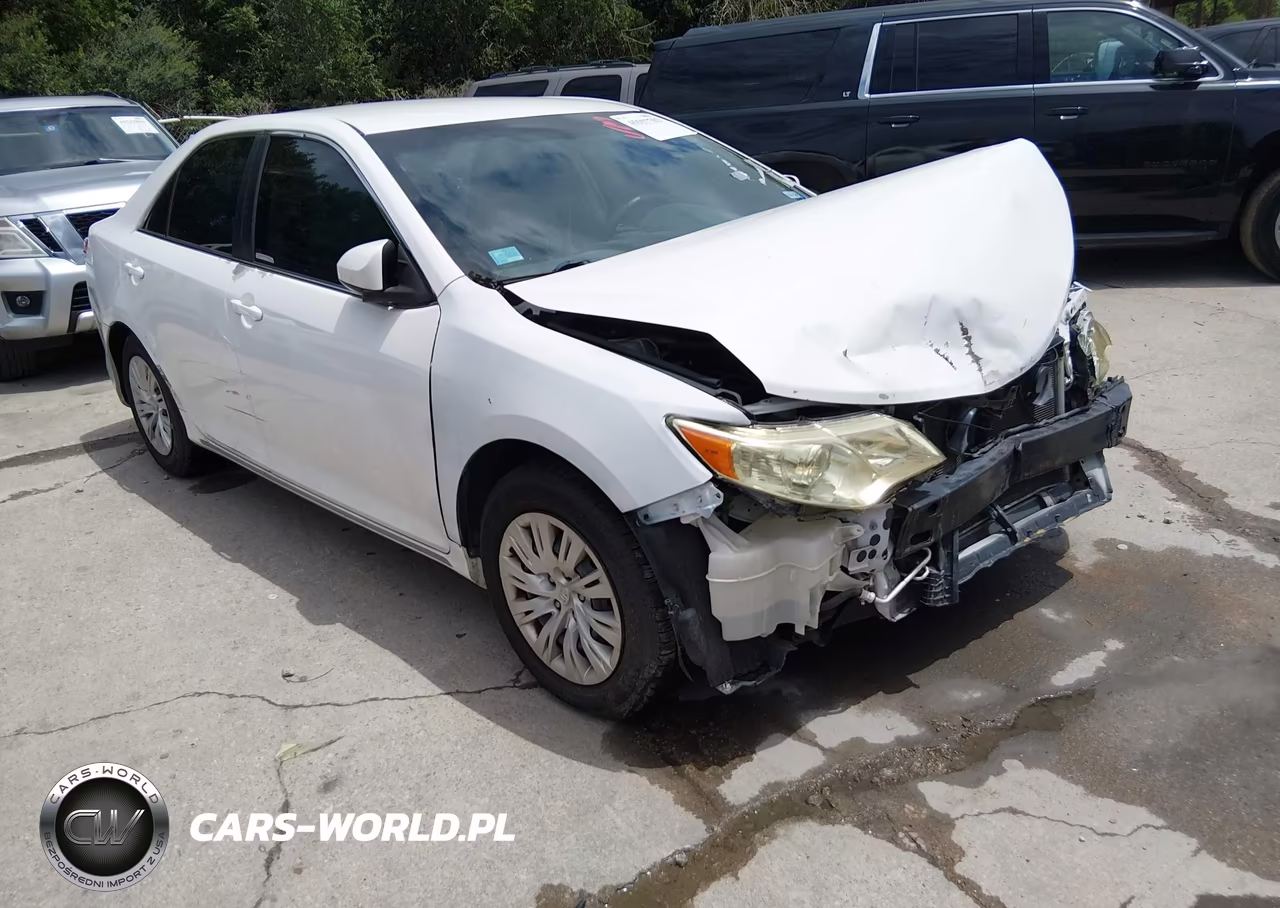 2014 Toyota Camry Le – zdjęcie 1 z 16