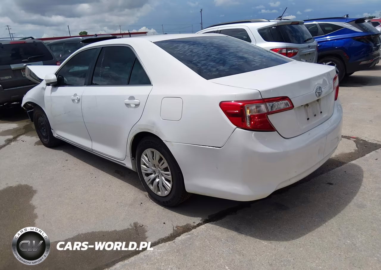 2014 Toyota Camry Le VIN:4T4BF1FK4ER413174 - 3