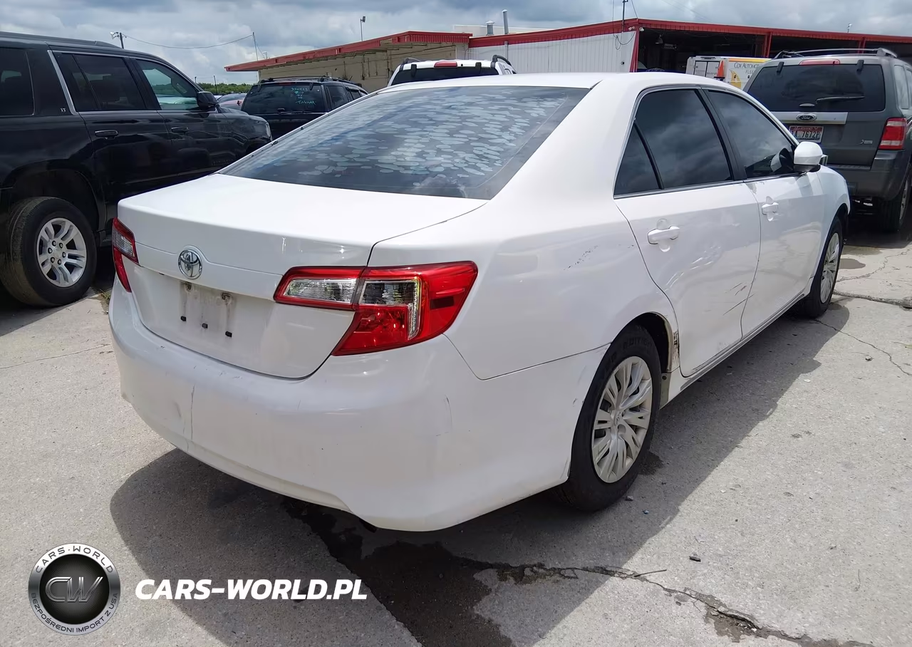 2014 Toyota Camry Le VIN:4T4BF1FK4ER413174 - 4