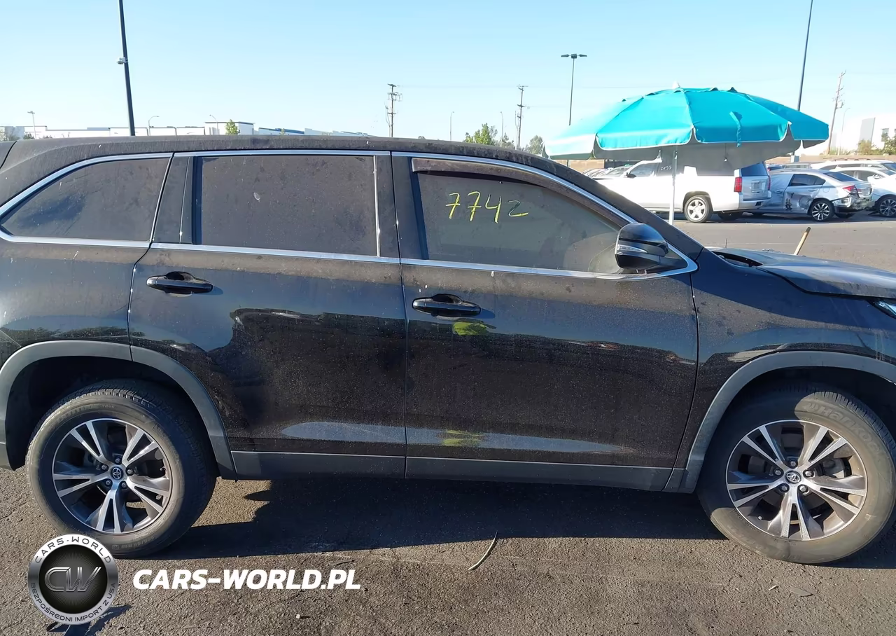 2019 Toyota Highlander Le VIN:5TDZARFH5KS052293 - 14