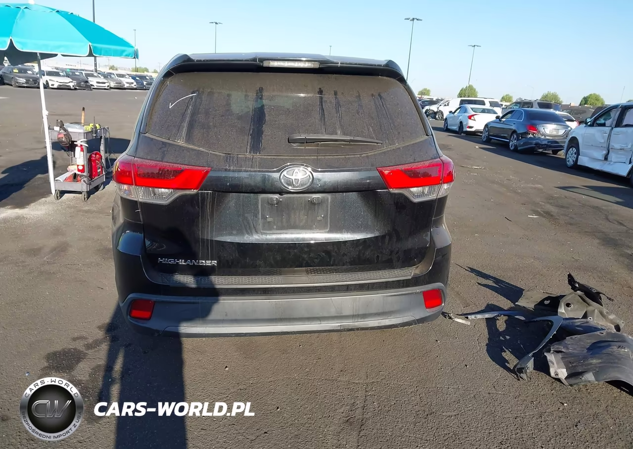 2019 Toyota Highlander Le VIN:5TDZARFH5KS052293 - 17