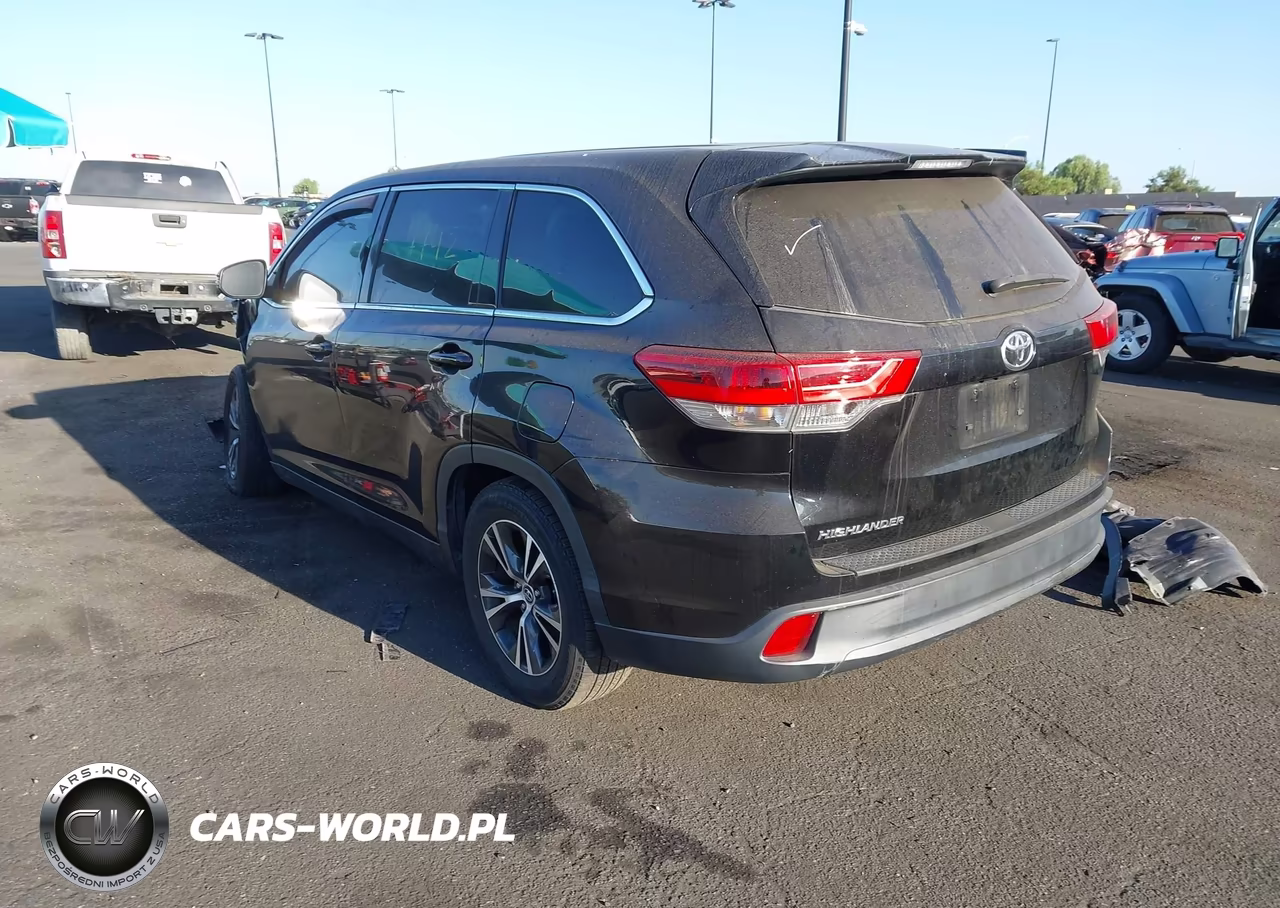 2019 Toyota Highlander Le VIN:5TDZARFH5KS052293 - 3