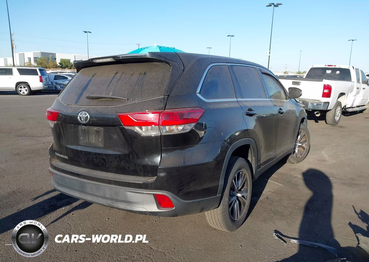 2019 Toyota Highlander Le VIN:5TDZARFH5KS052293 - 4