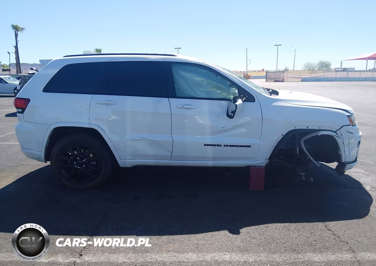 2018 Jeep Grand Cherokee Altitude 4X2 VIN:1C4RJEAG6JC153463 - 13