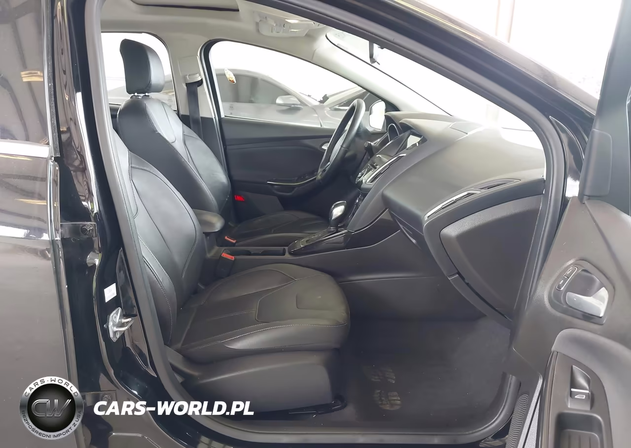 2016 Ford Focus Titanium VIN:1FADP3N21GL351619 - 5