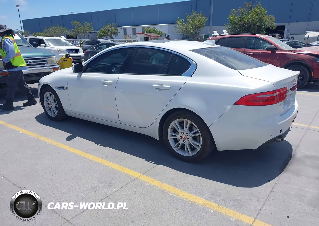 2017 Jaguar Xe 25T Premium VIN:SAJAD4BG1HA965953 - 3
