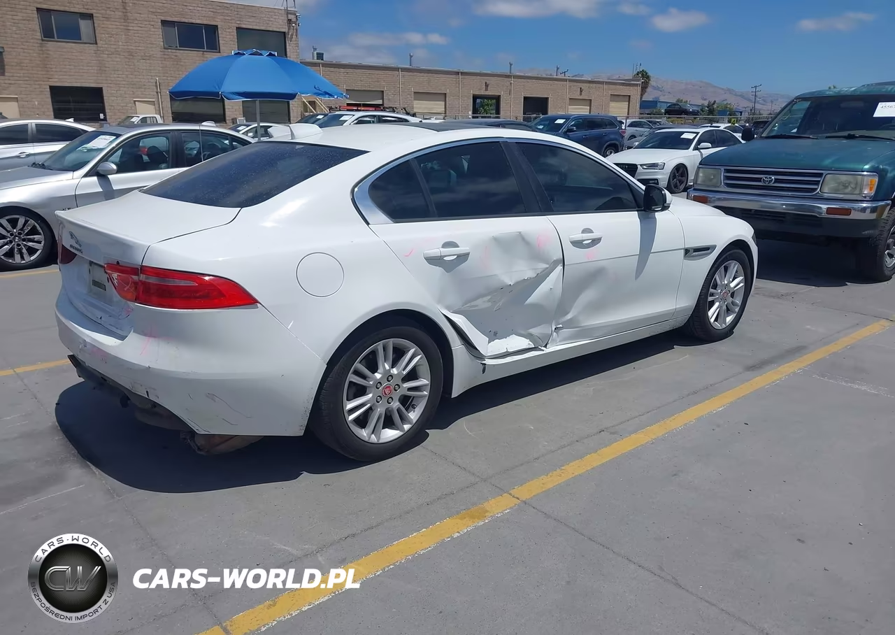 2017 Jaguar Xe 25T Premium VIN:SAJAD4BG1HA965953 - 4