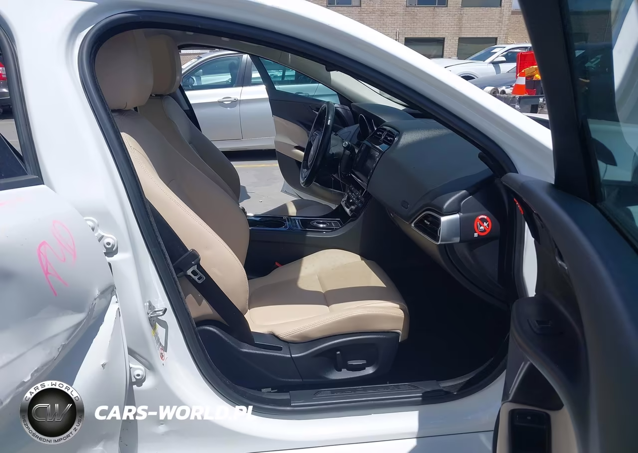 2017 Jaguar Xe 25T Premium VIN:SAJAD4BG1HA965953 - 5