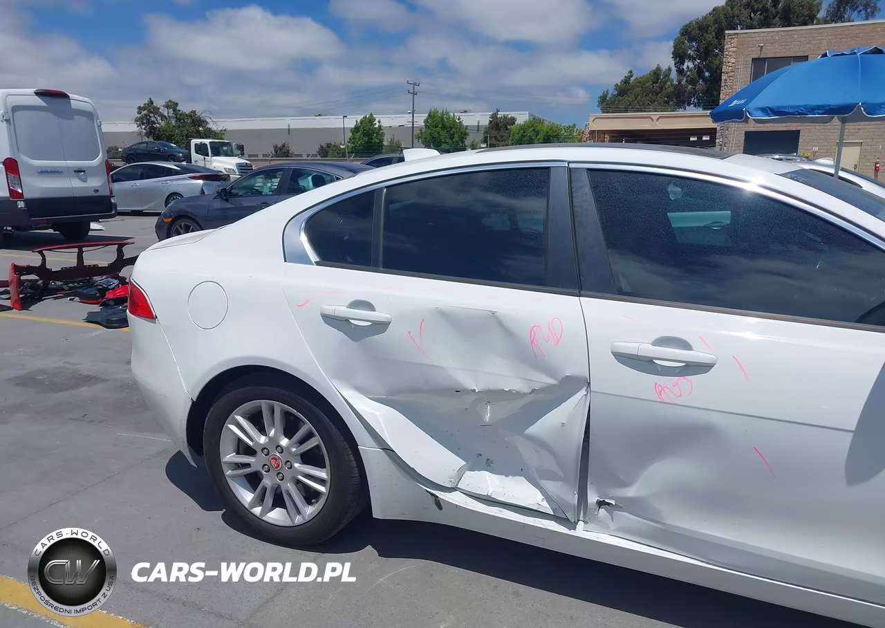 2017 Jaguar Xe 25T Premium VIN:SAJAD4BG1HA965953 - 6